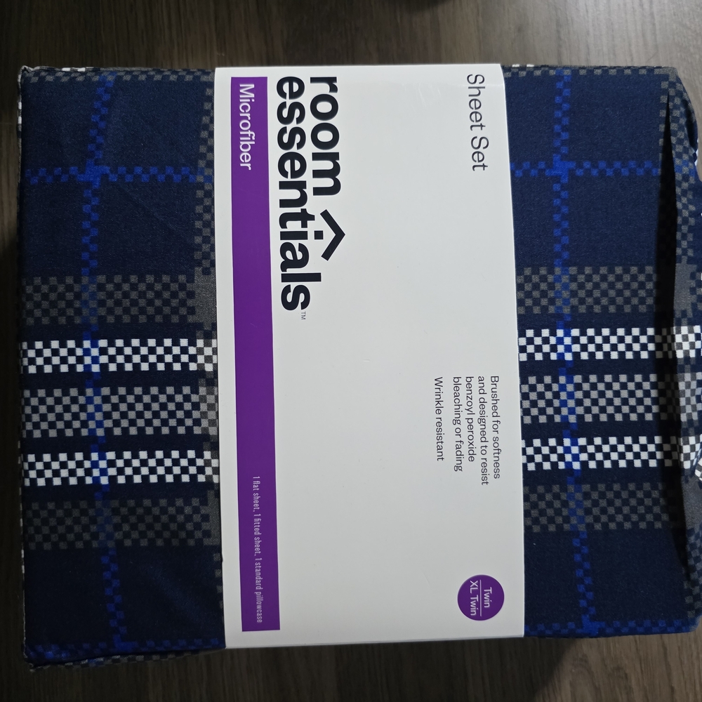 Room Essentials Purple and White Twin XL Sheet Set